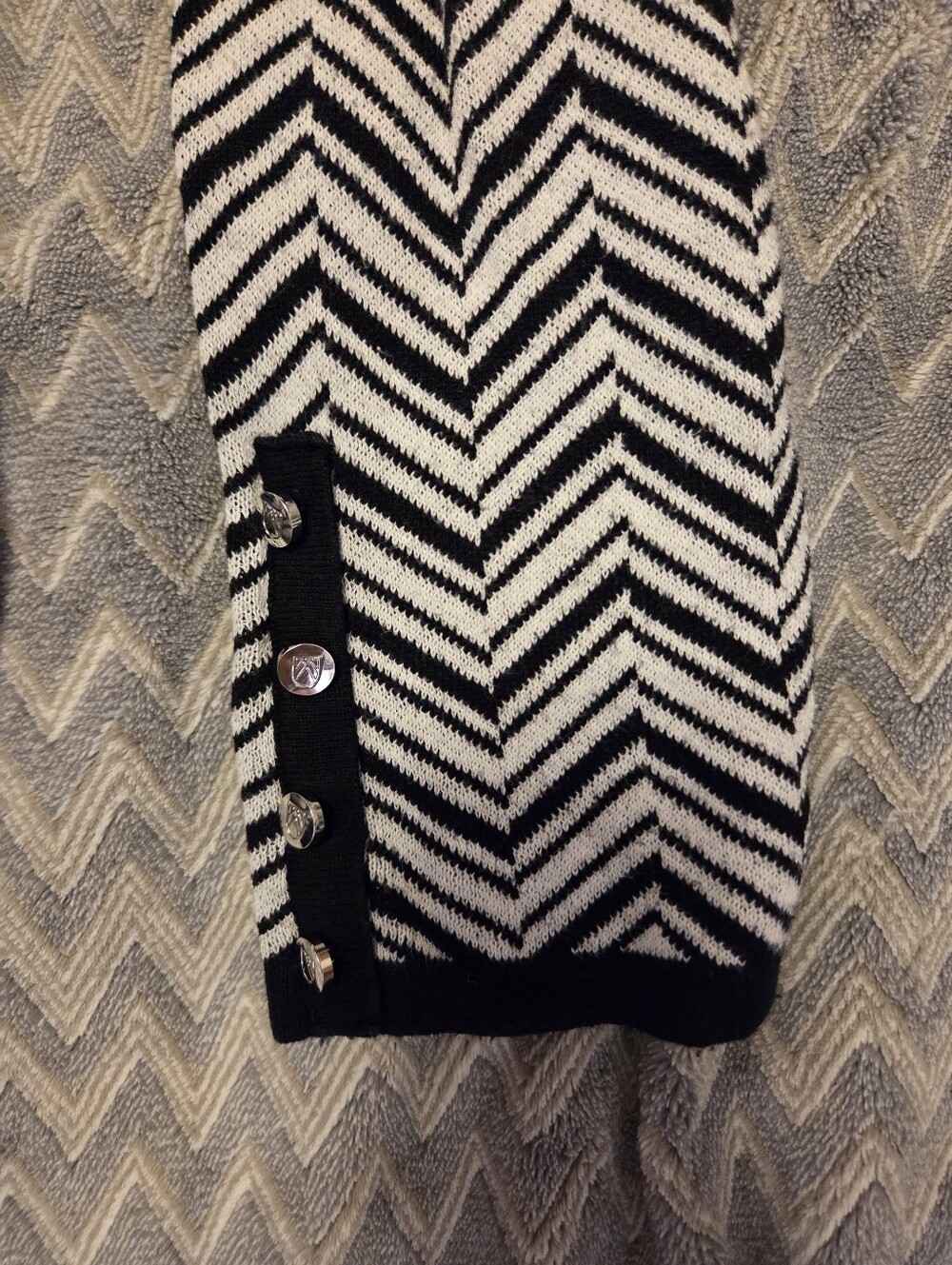 Chevron Pattern Sweater - Picture 4 of 4